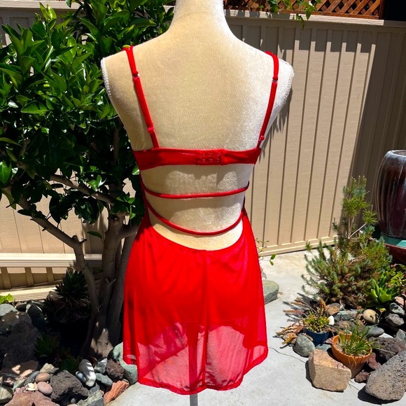 Frederick’s Red slip with underwire (approz 34B-C) - Picture 2 of 8